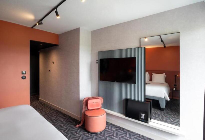 Comfort room with city view, Tribe Carcassonne