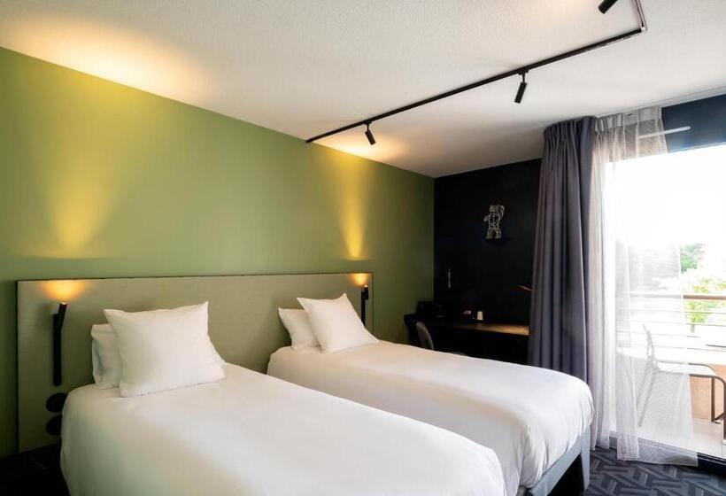 Comfort room with city view, Tribe Carcassonne