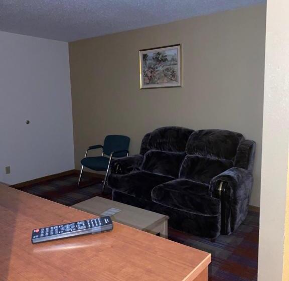 带大床的套房, Americas Best Value Inn Champaign