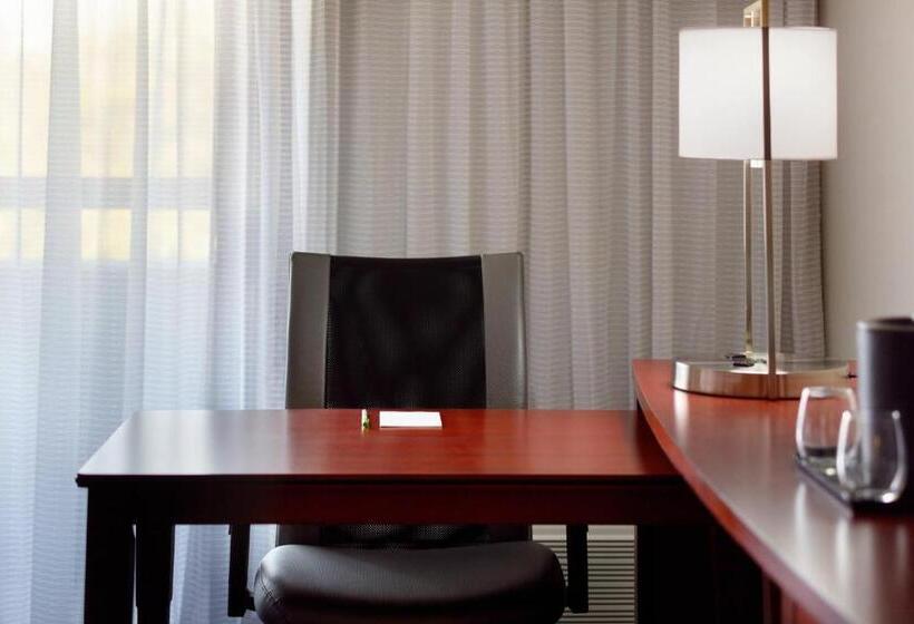 Номер Стандарт Кровать Кинг Адаптированный для Инвалидов, Courtyard By Marriott Greensboro
