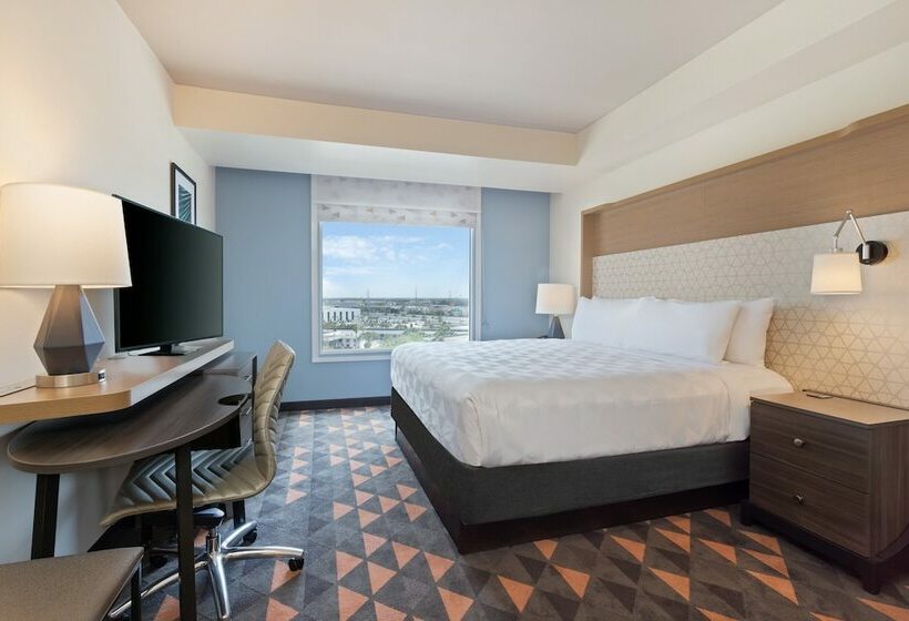 سوئیت برای معلولان, Holiday Inn & Suites Across From Universal Orlando, An Ihg