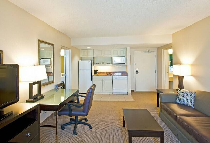 سوئیت 2 خوابه, Holiday Inn & Suites Across From Universal Orlando, An Ihg