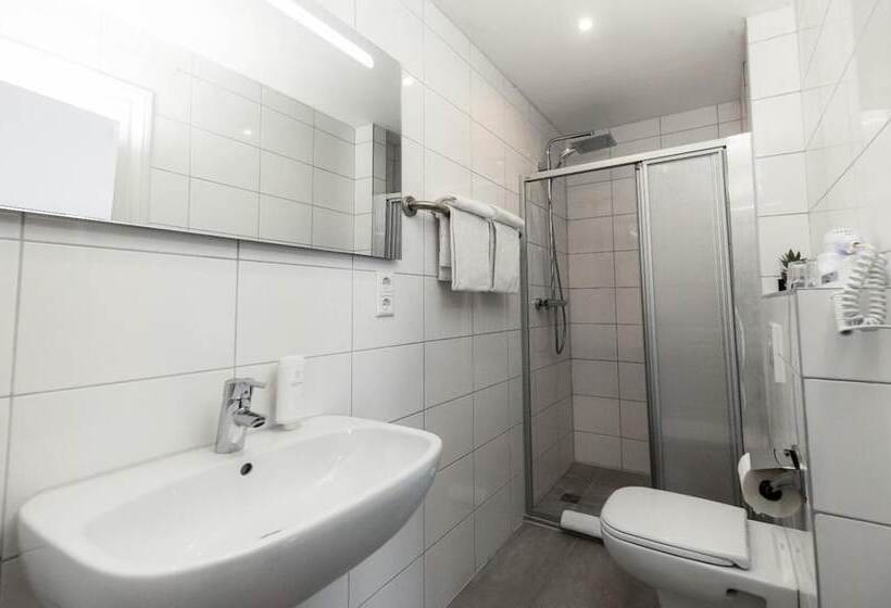 Habitación Triple Estándar, Hotel & Restaurant Tanne