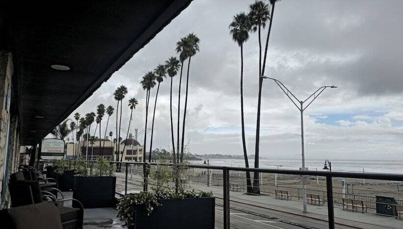 带特大床的标准间, Casablanca Inn On The Beach