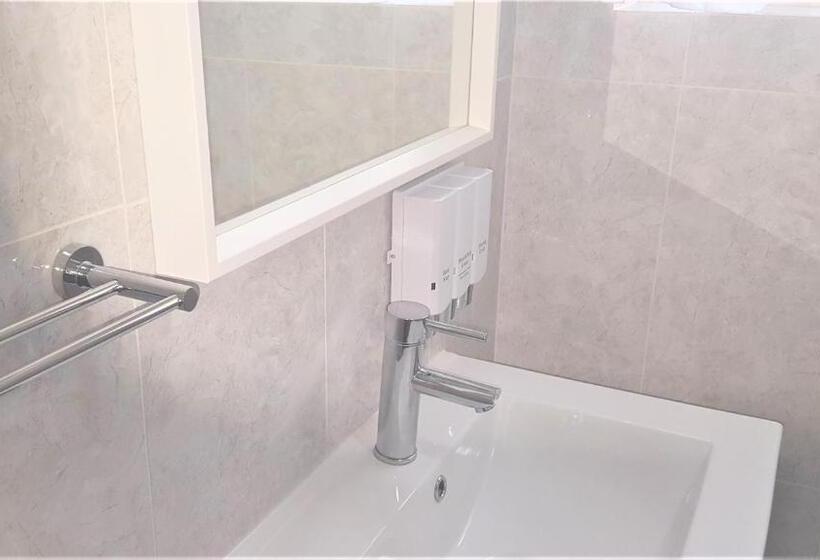 Семейный Номер, Hibiscus Lakeside Motel