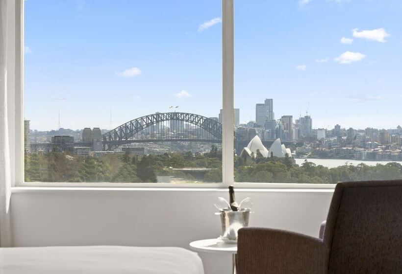 스위트, Holiday Inn Sydney Potts Point