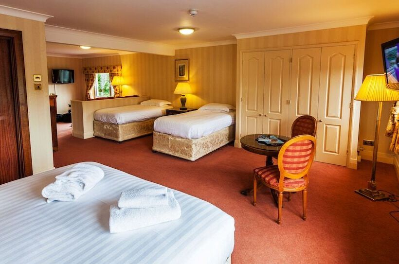 اتاق خانوادگی, Lake District Castle Inn