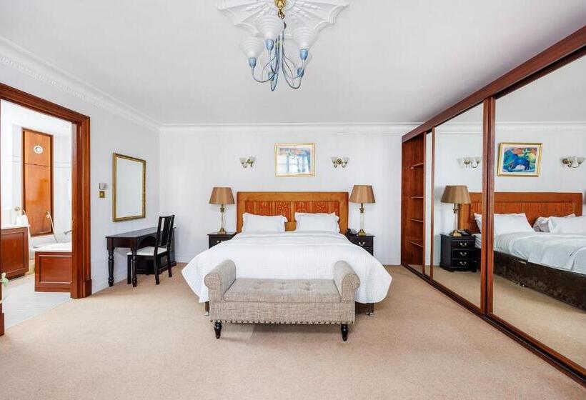 آپارتمان 3 خوابه, Carlton Court   Mayfair