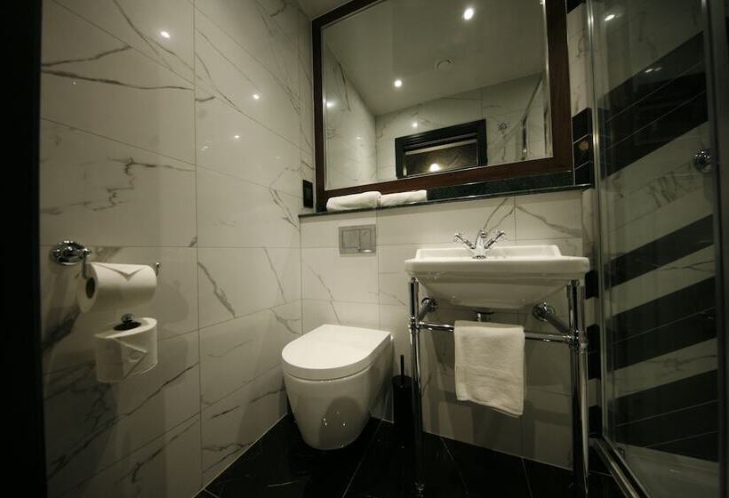 Quarto Quádruplo Deluxe, The Portico