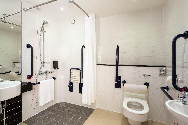 Номер Стандарт Адаптированный для Инвалидов, Holiday Inn Express Harlow, An Ihg