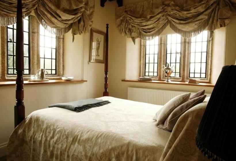 Классический Номер, Lewtrenchard Manor