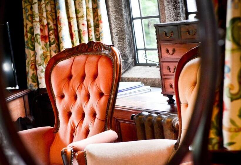 Люкс Вид на Сад, Lewtrenchard Manor