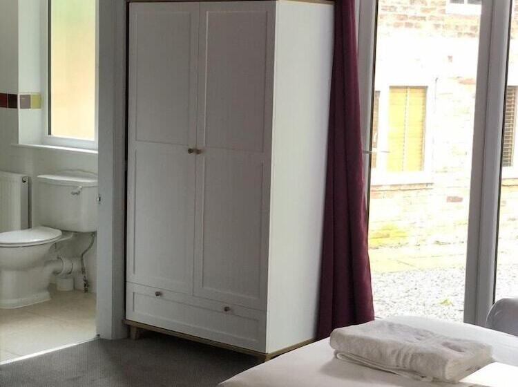 اتاق کلاسیک سه تخته, B+b York