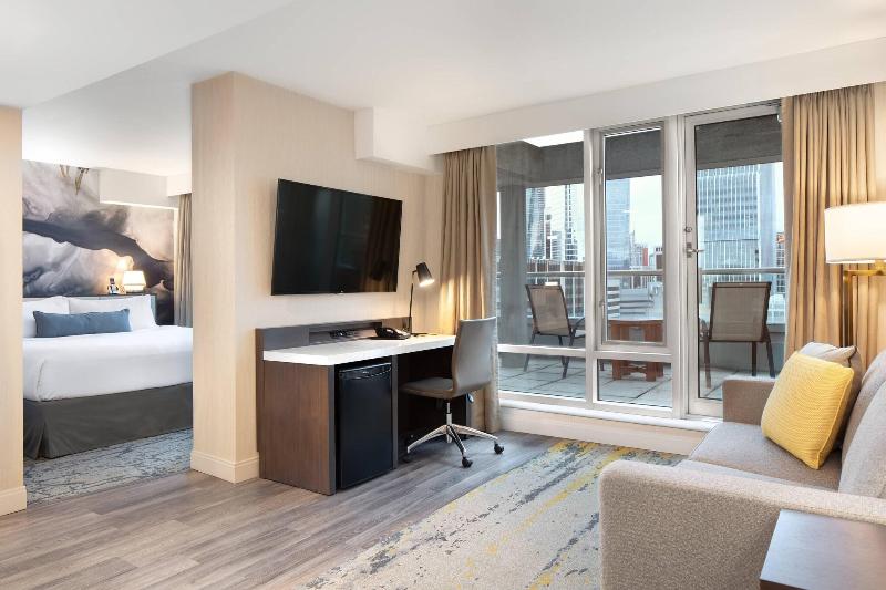 Люкс Кровать Кинг, Delta Hotels By Marriott Vancouver Downtown Suites