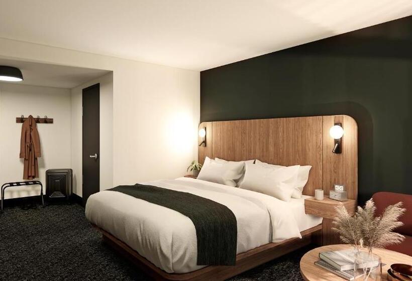 キングサイズベッドのスタンダードルーム, Northwinds Hotel Revelstoke