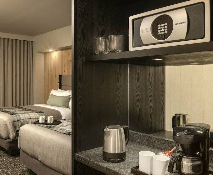 带2个双人床的标准工作室, Peaks Hotel And Suites