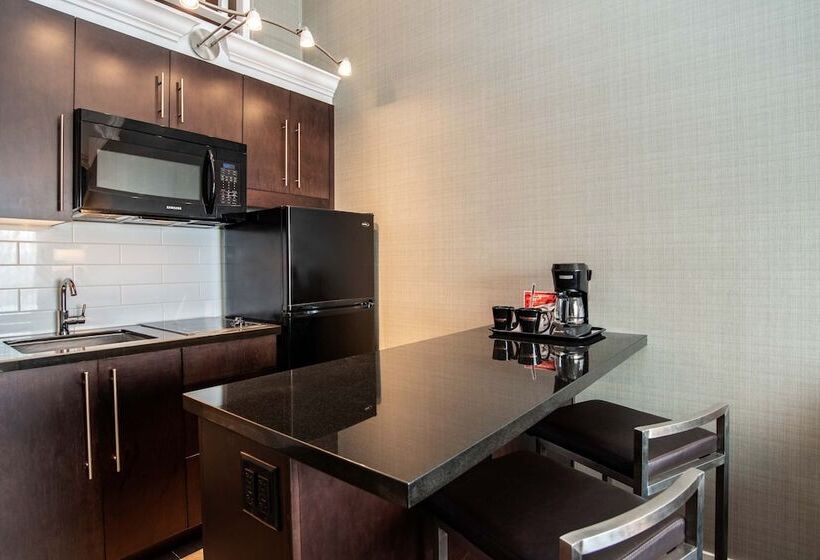 سوییت, Sandman Hotel Vancouver Airport