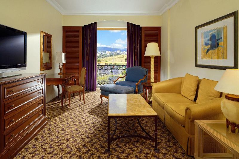 سوئیت جونیور با تخت بزرگ, Sheraton Addis, A Luxury Collection Hotel, Addis Ababa