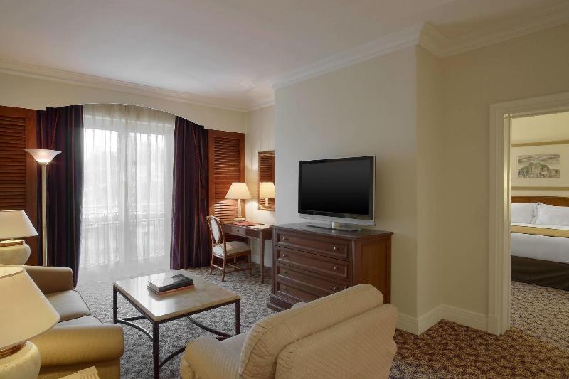 سوئیت جونیور با تخت بزرگ, Sheraton Addis, A Luxury Collection Hotel, Addis Ababa