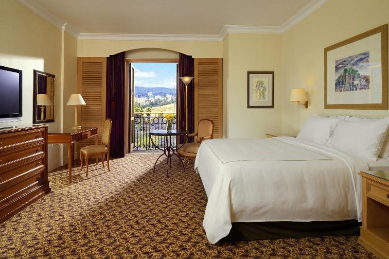 سوئیت جونیور با تخت بزرگ, Sheraton Addis, A Luxury Collection Hotel, Addis Ababa