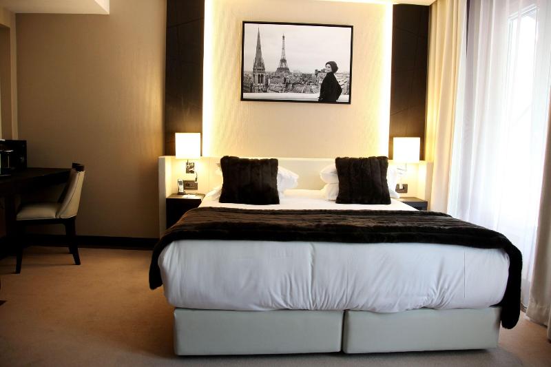 سوییت, Hôtel Elysées Paris