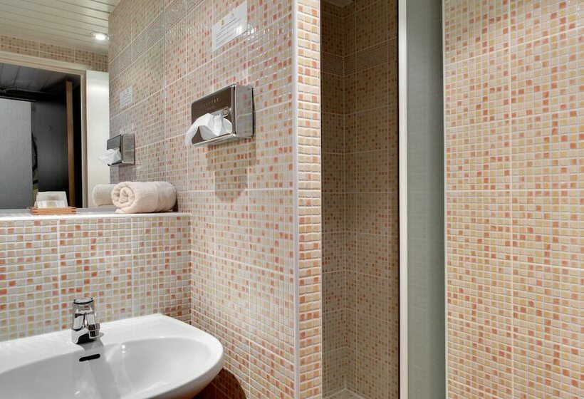 Номер Комфорт, Logis Hôtel Du Midi   Saint Etienne Sud