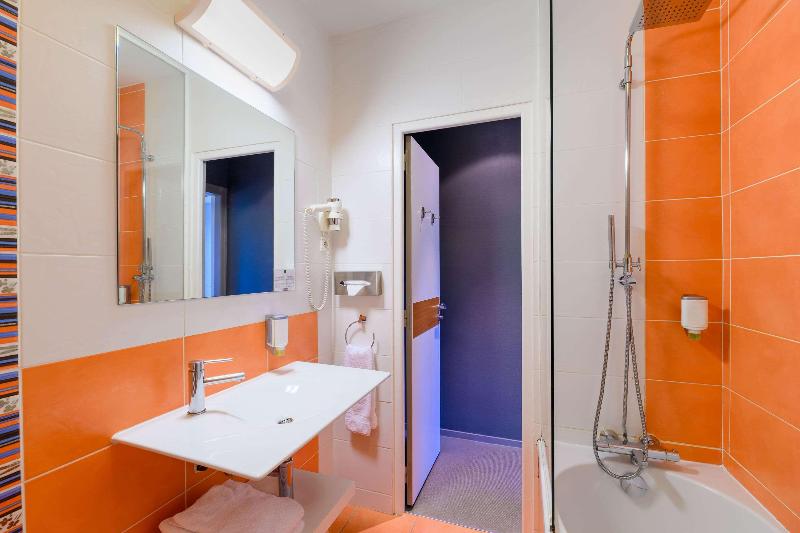 اتاق استاندارد سه نفره, Quality Hotel La Marebaudière Vannes Centre