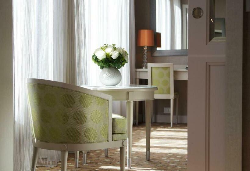 سوییت جونیور, Rochester Champs Elysees