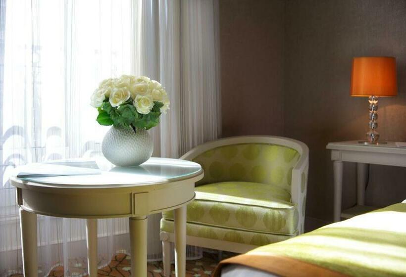 سوییت جونیور, Rochester Champs Elysees