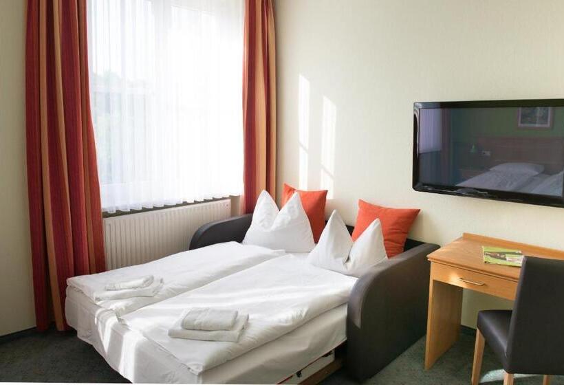 Четырехместный Номер Стандарт, Land  Und Golfhotel Alte Fliegerschule