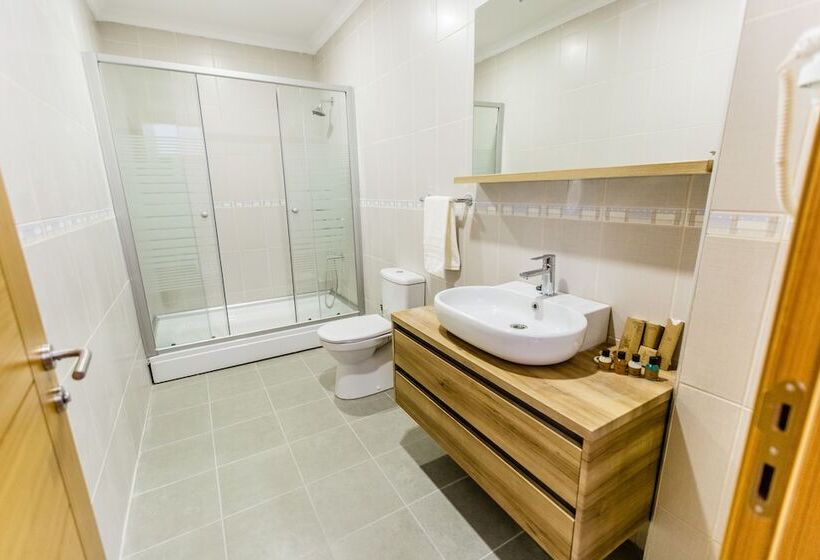 חדר דלוקס, Club Marma