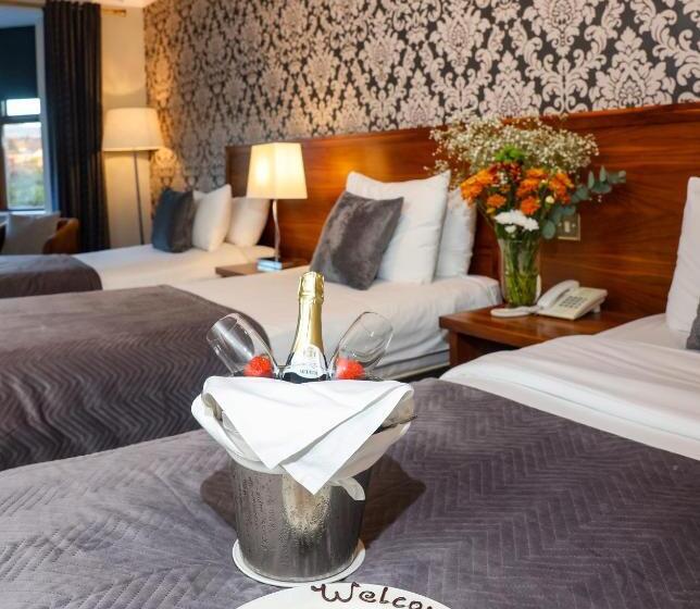 Семейный Номер, The Lakeside Hotel & Leisure Centre