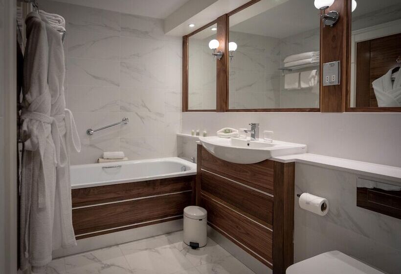 Номер Superior, The Lakeside Hotel & Leisure Centre