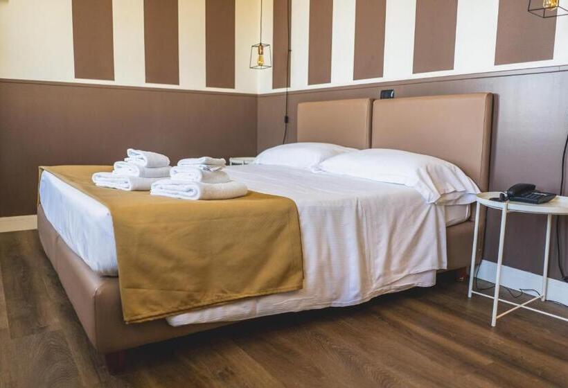 غرفة قياسية مطلّة علي البحر, Continental