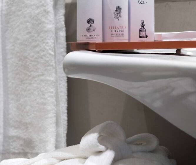 اتاق عادی, Elizabeth Lifestyle