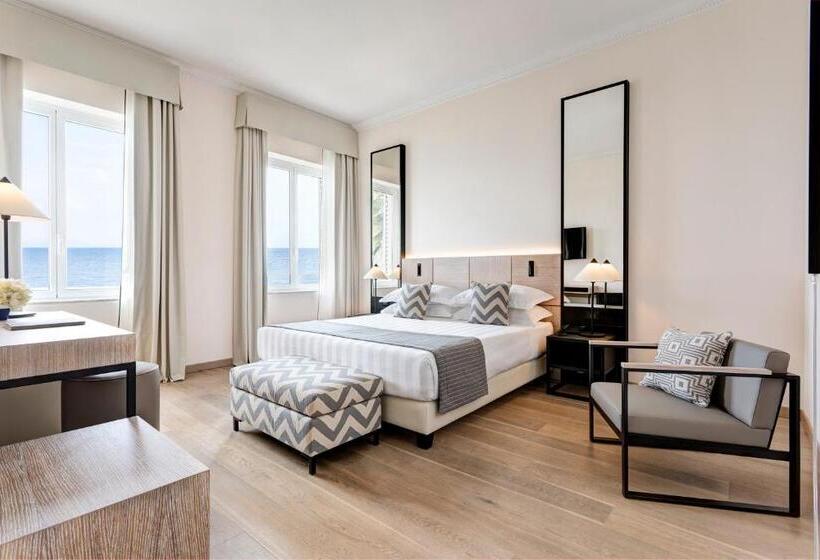 اتاق سوپریور با چشم‌انداز دریا, Grand Hotel Arenzano