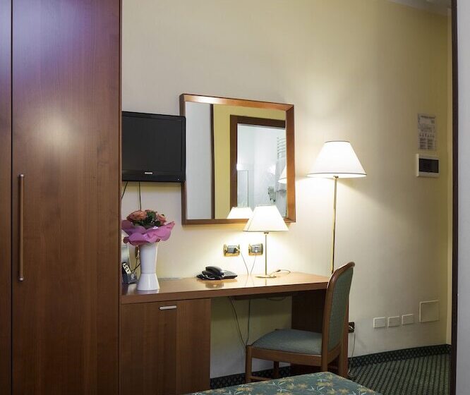 اتاق استاندارد یک نفره, Nuovo Hotel Del Porto