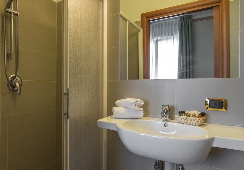 اتاق استاندارد سه نفره, Nuovo Hotel Del Porto