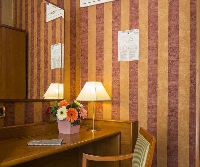 اتاق استاندارد سه نفره, Nuovo Hotel Del Porto