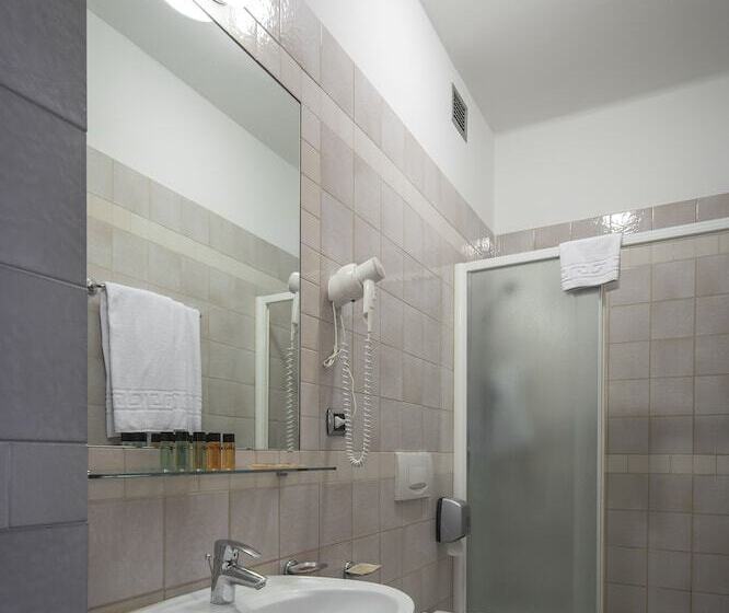 اتاق استاندارد چهار تخته, Nuovo Hotel Del Porto