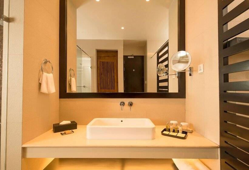اتاق لوکس با چشم‌انداز باغ, Doubletree By Hilton Weerawila Rajawarna Resort