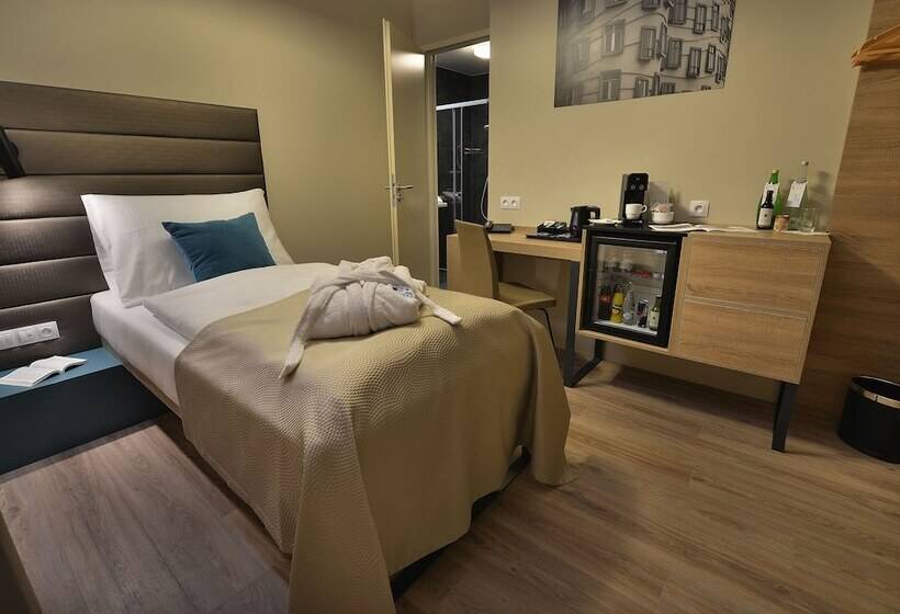 Quarto Estandar Individual com Sacada, Ea Hotel New Town
