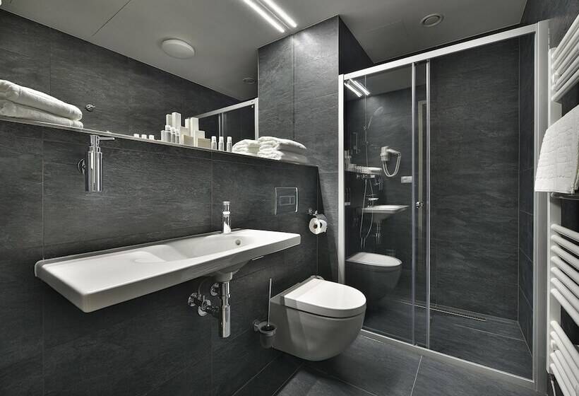 Quarto Estandar com Sacada, Ea Hotel New Town