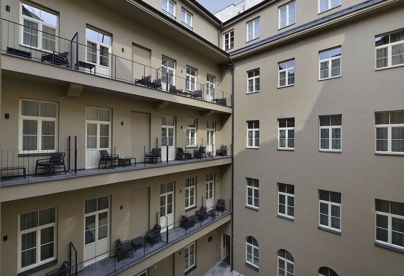 Quarto Estandar com Sacada, Ea Hotel New Town