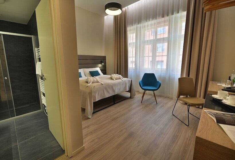 Quarto Estandar com Sacada, Ea Hotel New Town