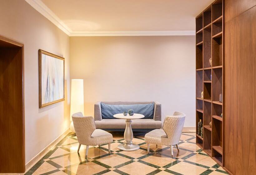 Club Room King Bed, Fiesta Americana Merida