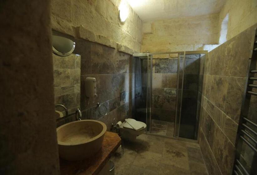 اتاق کلاسیک سه تخته, Sandık Cave Suites