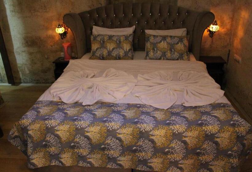 اتاق کلاسیک سه تخته, Sandık Cave Suites