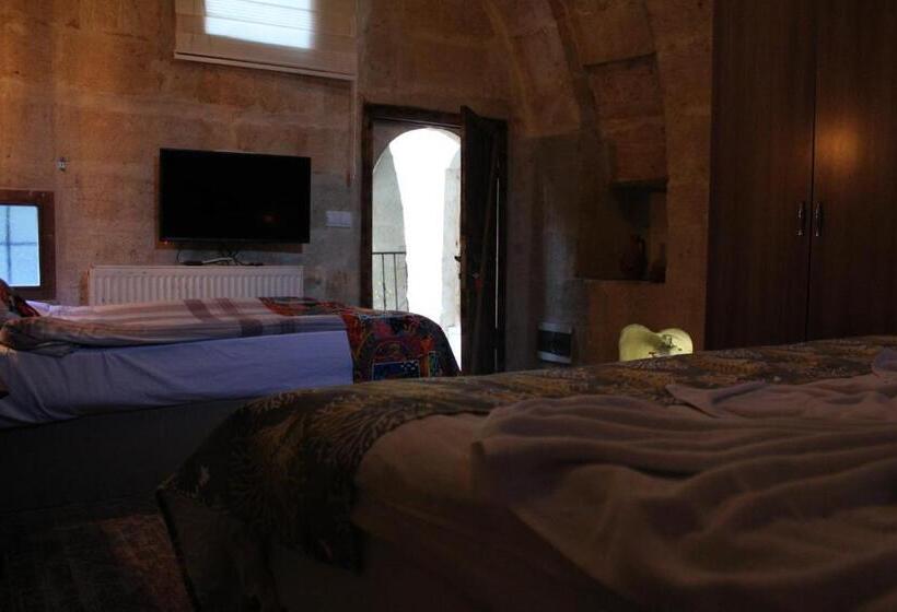 اتاق کلاسیک سه تخته, Sandık Cave Suites