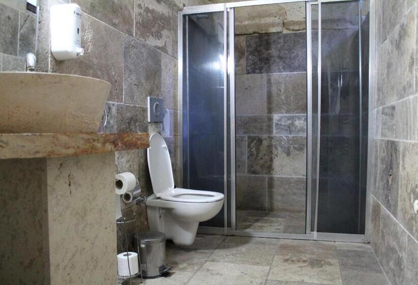 اتاق کلاسیک سه تخته, Sandık Cave Suites